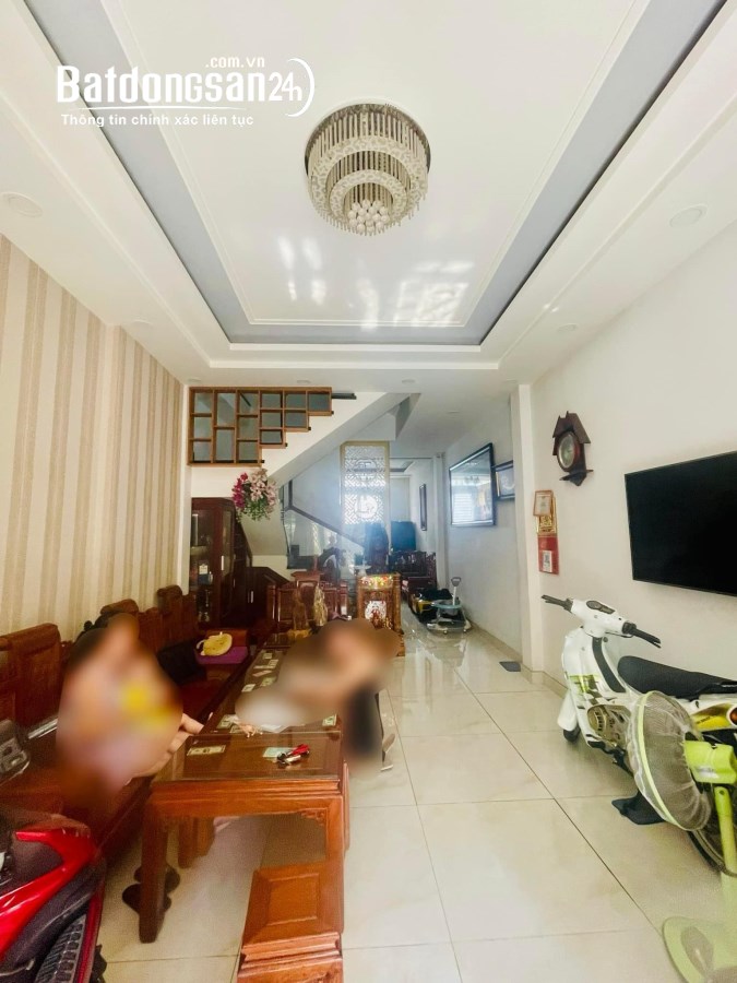 Bán gấp nhà 4 tầng,42m2,hẻm 6m,gần mặt tiền Nguyễn Thiện Thuật,Quận 3, 8.xx TỶ