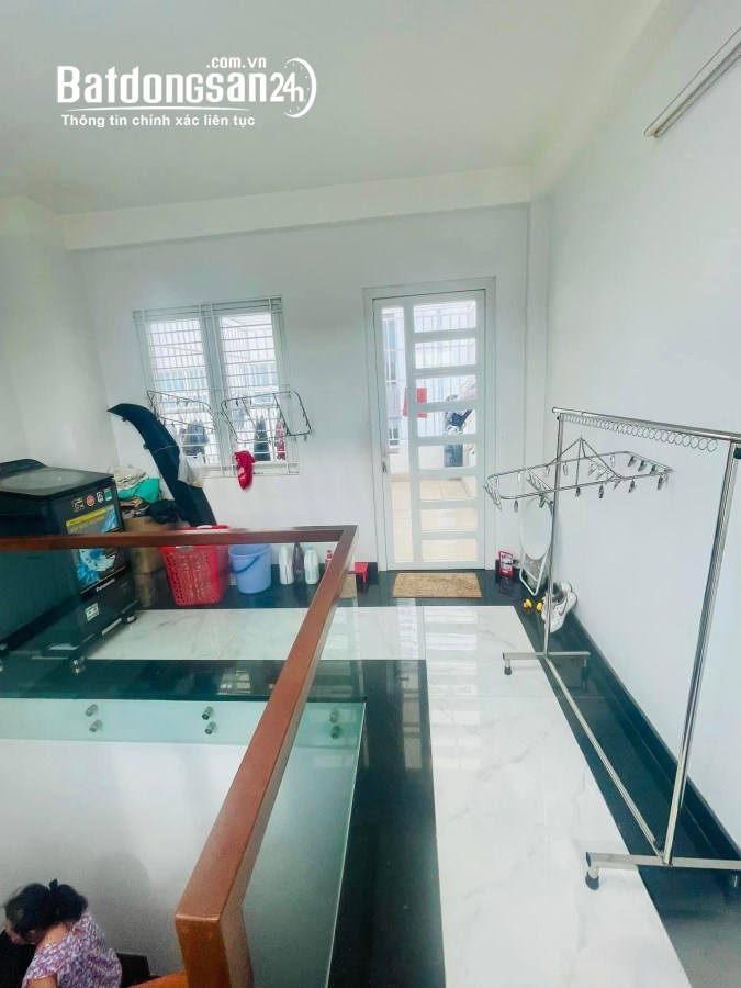 Bán gấp nhà 4 tầng,42m2,hẻm 6m,gần mặt tiền Nguyễn Thiện Thuật,Quận 3, 8.xx TỶ