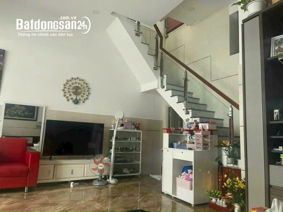 Bán nhà ngay Aeon Tân Phú mặt tiền đường Đỗ Nhuận diện tích 57 m2 nở hậu giá chỉ 4.8 