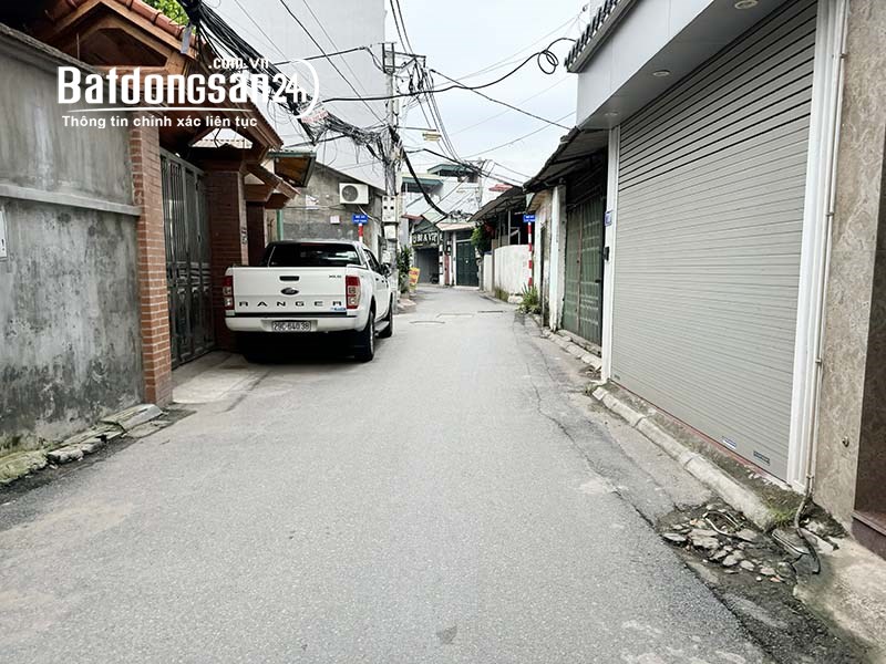 Chính chủ bán 100m2 đất tại ngõ 29 Phố Trạm. Đường rộng ô tô tránh, ngay gần chợ