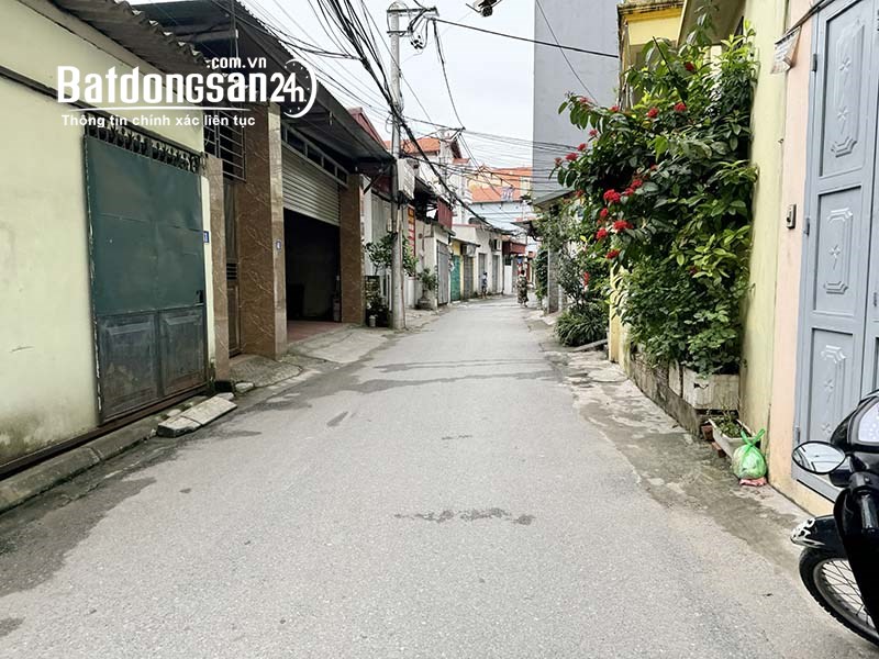 Chính chủ bán 100m2 đất tại ngõ 29 Phố Trạm. Đường rộng ô tô tránh, ngay gần chợ