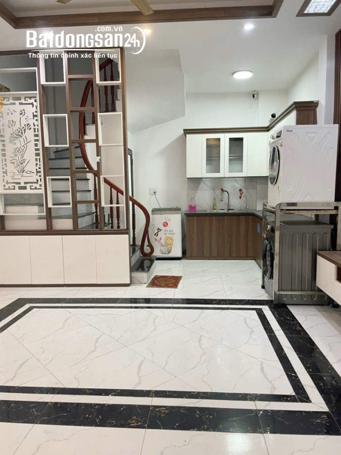 Bán nhà Nguyễn Khuyến 33m2 5 tầng, ô tô, gần hồ Văn Quán, dân xây 6.7