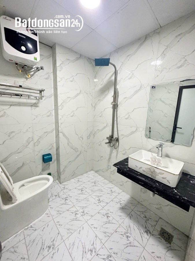 Bán nhà Nguyễn Khuyến 33m2 5 tầng, ô tô, gần hồ Văn Quán, dân xây 6.7