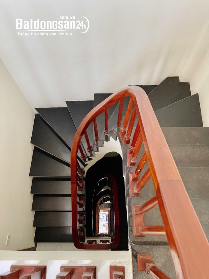 Bán nhà Bà Triệu 31m2 5 tầng, nhà mới, tặng nội thất, ở ngay 5.35 tỷ.