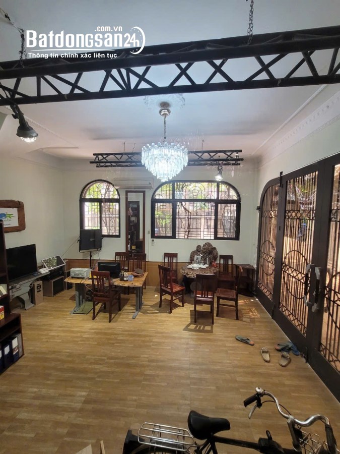 Cho thuê nhà ngõ ô tô Lạc Long Quân, Xuân La, Tây Hồ 62m x 4T - 5P giá 20tr, CHDV