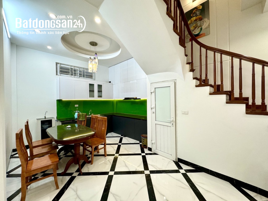 Bán nhà Khúc Thừa Dụ, Cầu Giấy, Lô góc, Gần phố, An sinh tốt, Nhà đẹp ở luôn, 50m2 