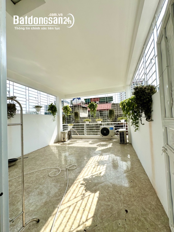 Bán nhà Khúc Thừa Dụ, Cầu Giấy, Lô góc, Gần phố, An sinh tốt, Nhà đẹp ở luôn, 50m2 