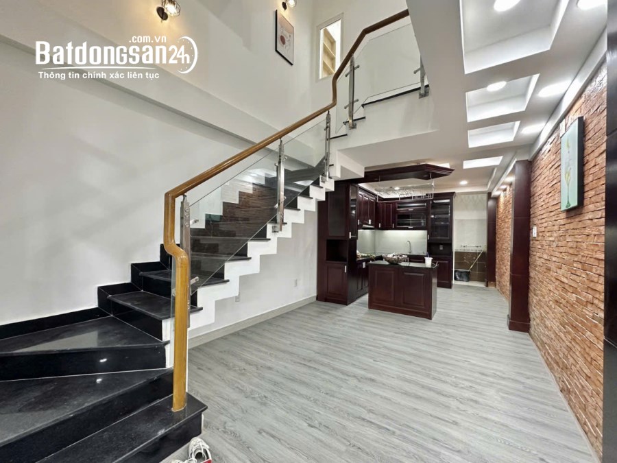 Nhà mặt tiền, 62m2, 5 lầu Huỳnh Văn Bánh, Phú Nhuận , giá 17.5 tỷ .