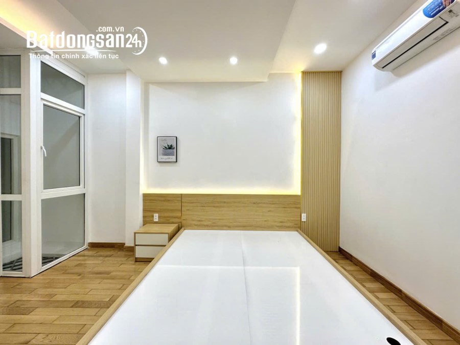 Nhà mặt tiền, 62m2, 5 lầu Huỳnh Văn Bánh, Phú Nhuận , giá 17.5 tỷ .