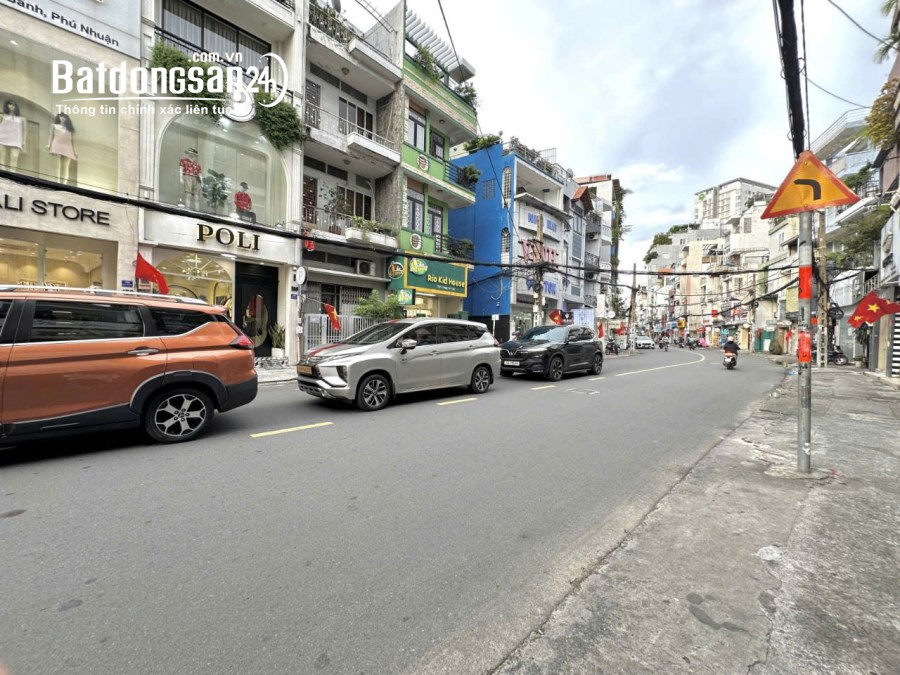 Nhà mặt tiền, 62m2, 5 lầu Huỳnh Văn Bánh, Phú Nhuận , giá 17.5 tỷ .