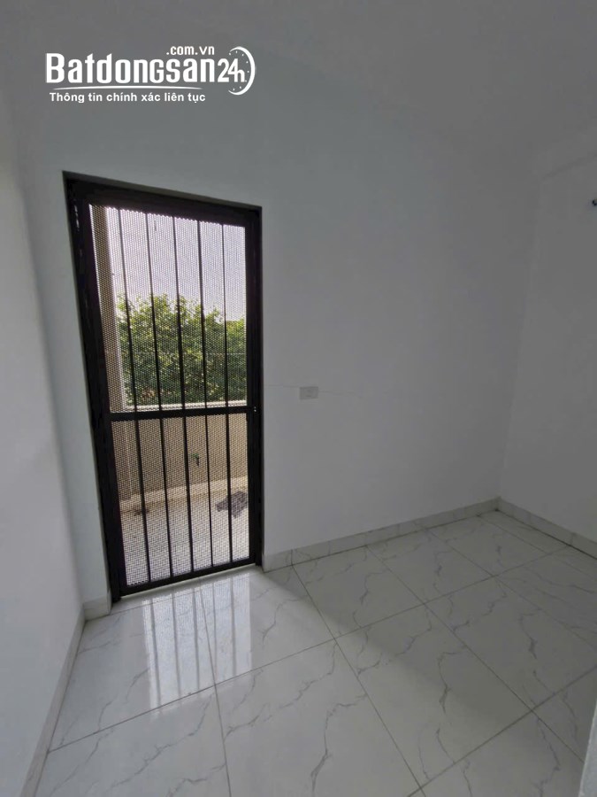 NHỈNH 2 TỶ CÓ NGAY 4 TẦNG CỰC ĐẸP, RỘNG 33M2, Ô TÔ ĐỖ CỬA GẦN QL6, BX YÊN NGHĨA