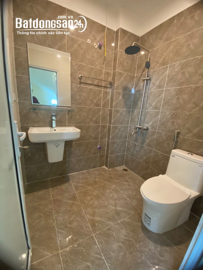 NHỈNH 2 TỶ CÓ NGAY 4 TẦNG CỰC ĐẸP, RỘNG 33M2, Ô TÔ ĐỖ CỬA GẦN QL6, BX YÊN NGHĨA