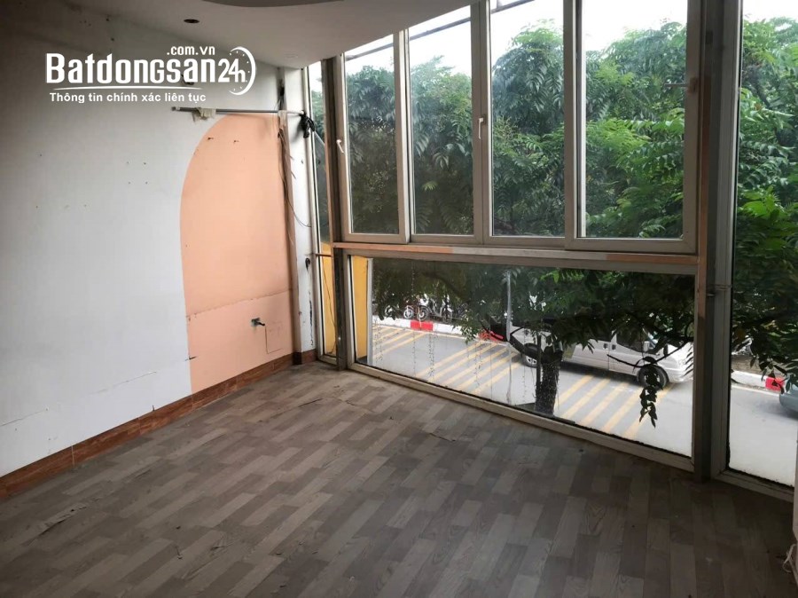 Cho Thuê nhà mặt phố  Võ Chí Công, Cầu Giấy 26m x 5T - MT 5m giá 15tr, KD đỉnh