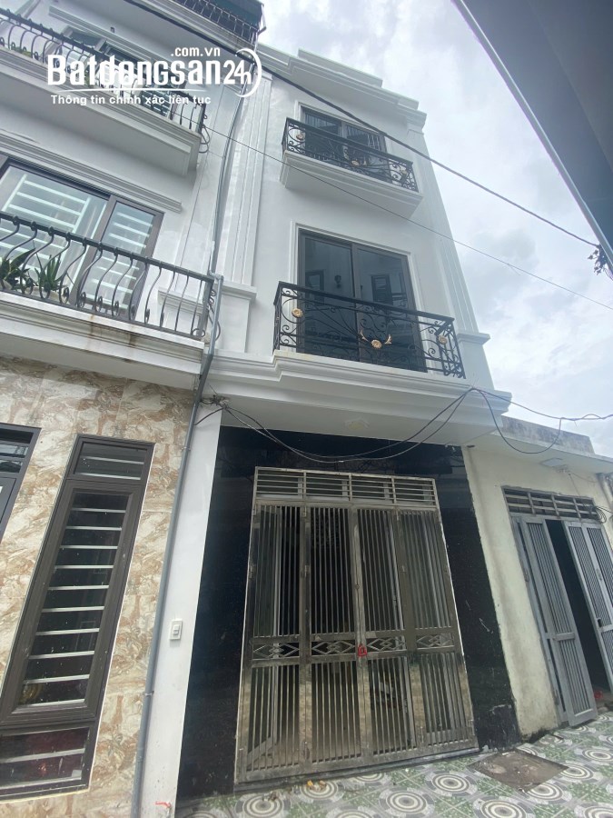 GIÁ 2.5 TỶ CÓ NGAY CĂN NHÀ 34M2, 6M MẶT TIỀN, Ô TÔ ĐỖ CỬA CẠNH UBND PHỤNG CHÂU