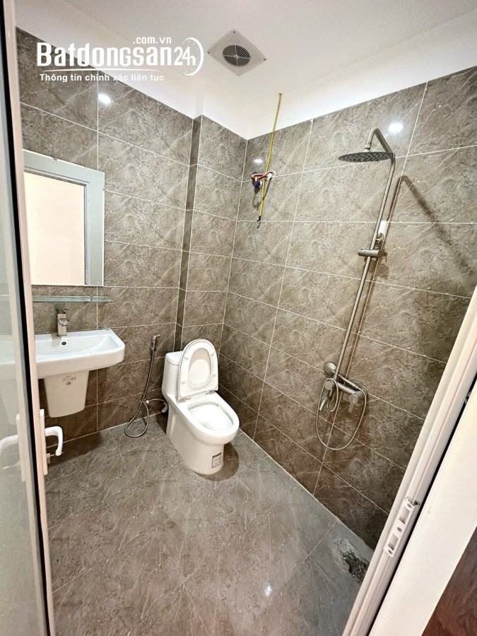 GIÁ 2.5 TỶ CÓ NGAY CĂN NHÀ 34M2, 6M MẶT TIỀN, Ô TÔ ĐỖ CỬA CẠNH UBND PHỤNG CHÂU