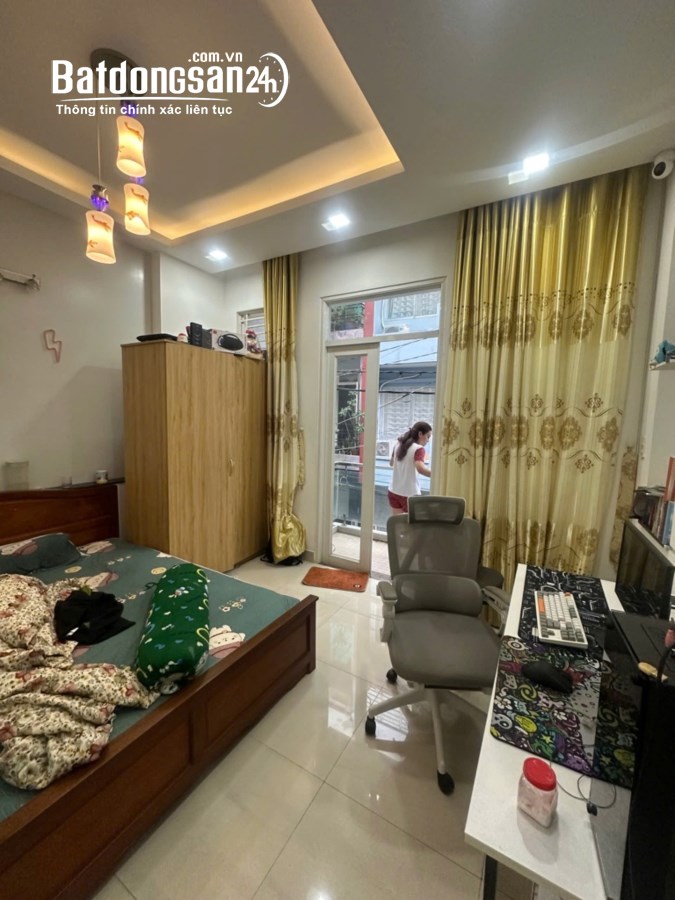 Nhà 4 lầu, 4PN, oto vào nhà, ngay chợ Nguyễn Sỹ Sách, 7 tỷ 490