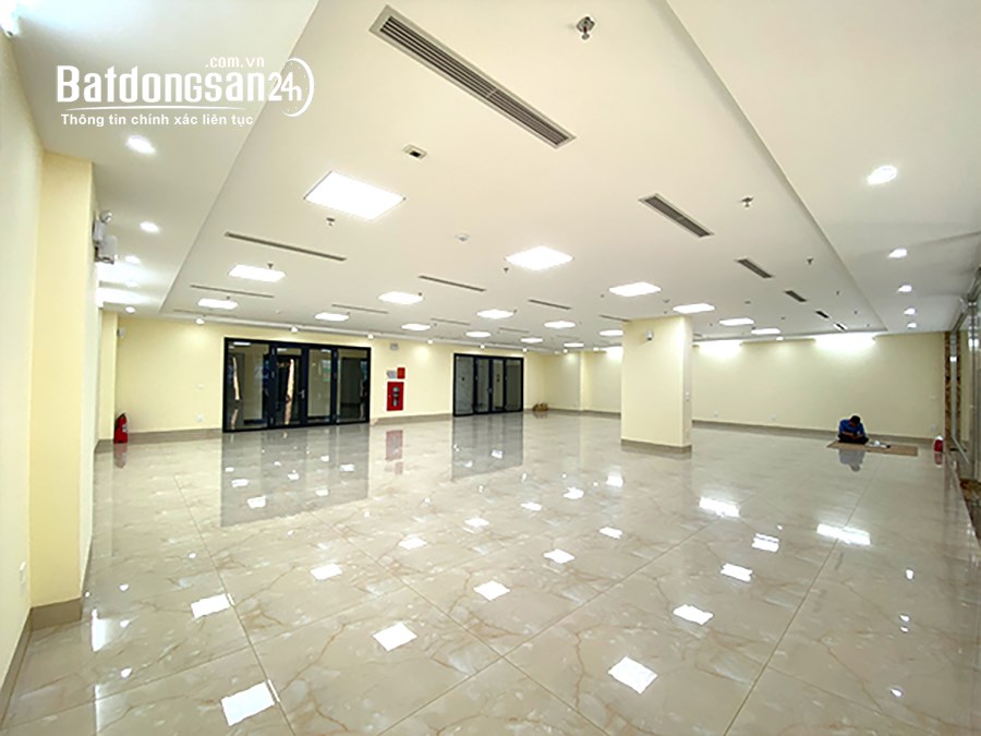 Cho Thuê Tòa Văn Phòng 10 Tầng MP Hoàng Ngân, DT 420m2, MT 14m. Lô Góc. Giía 700tr/th