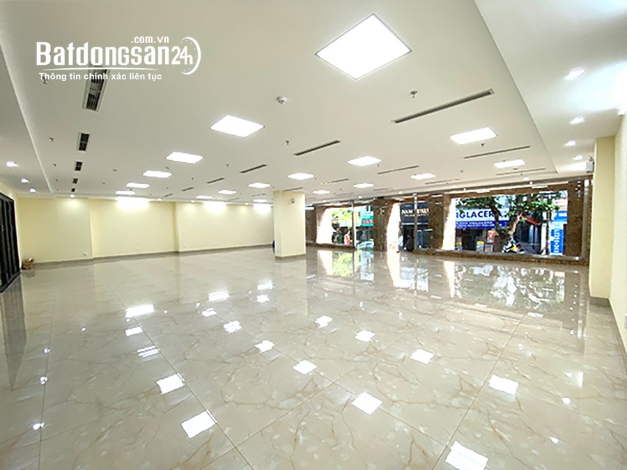 Cho Thuê Tòa Văn Phòng 10 Tầng MP Hoàng Ngân, DT 420m2, MT 14m. Lô Góc. Giía 700tr/th