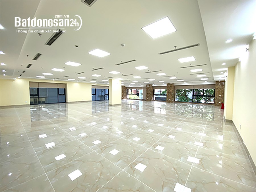 Cho Thuê Tòa Văn Phòng 10 Tầng MP Hoàng Ngân, DT 420m2, MT 14m. Lô Góc. Giía 700tr/th