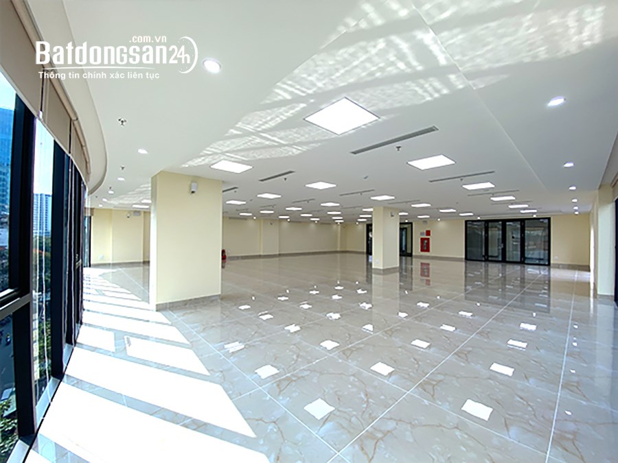 Cho Thuê Tòa Văn Phòng 10 Tầng MP Hoàng Ngân, DT 420m2, MT 14m. Lô Góc. Giía 700tr/th