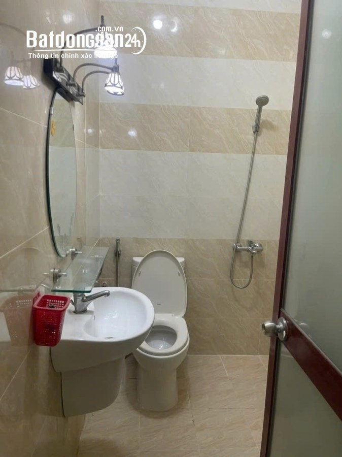Bán nhà mặt phố Đường Nguyễn Văn Nguyễn, Phường Cầu Kho, Quận 1
