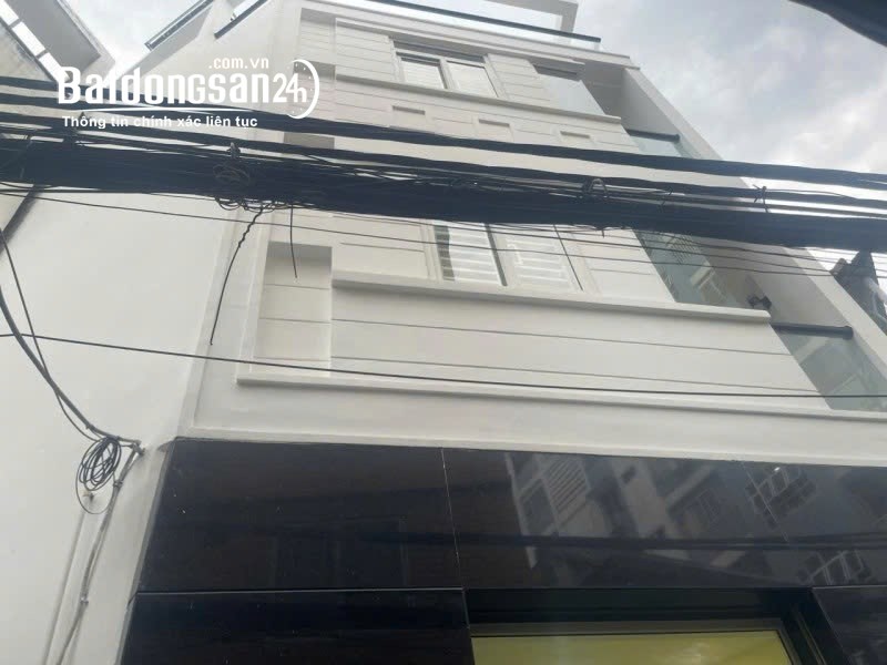 Bán nhà mặt phố Đường Nguyễn Văn Nguyễn, Phường Tân Định, Quận 1