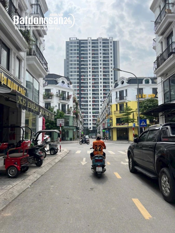 Bán đất Trâu Quỳ mặt phố Chính Trung 105m2 mtien 7m đường 13m kinh doanh.0982852808