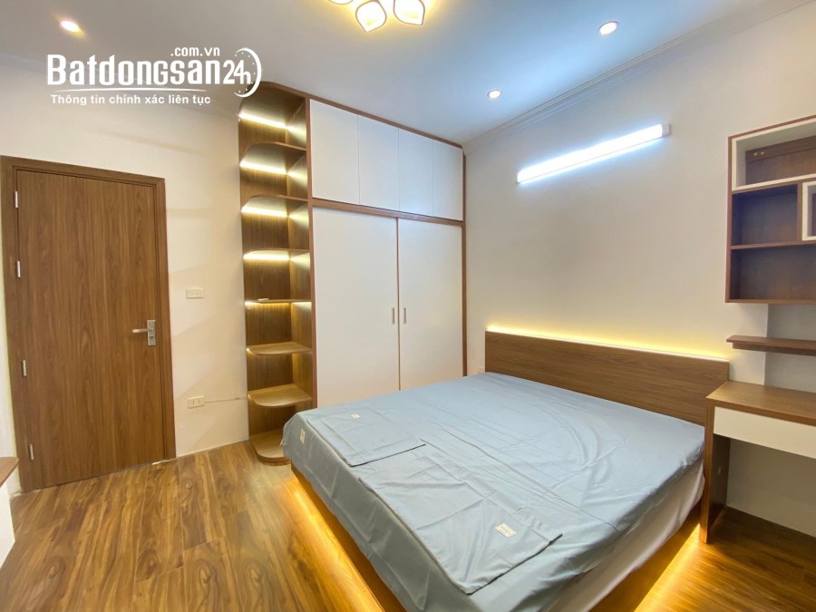 NHÀ XÂY MỚI PHỐ TÔN ĐỨC THẮNG, Đống Đa, 30M RA Ô TÔ_6,1 TỶ 