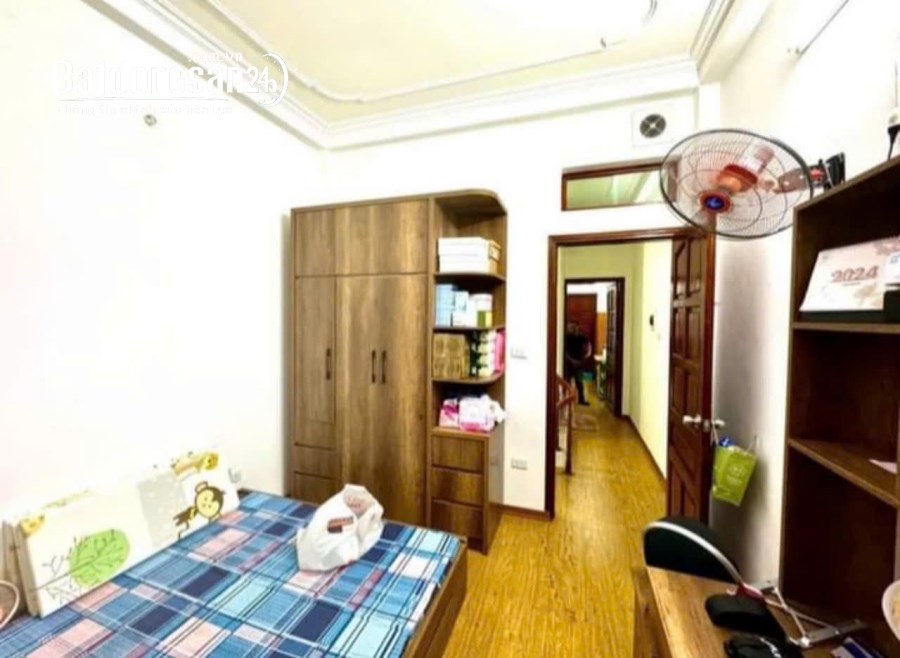 Nhà đẹp dân xây - 30m ra phố  Khúc Thừa Dụ Cầu Giấy 40m x 4T - 4 ngủ giá 9.3 tỷ