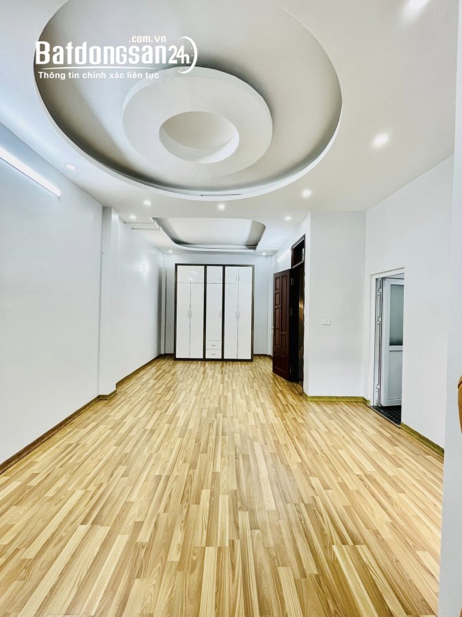 Bán nhà Khúc Thừa Dụ,Cầu Giấy, Ngõ nông, 50m ra phố, An sinh tốt, Nhà đẹp ở luôn, 40m