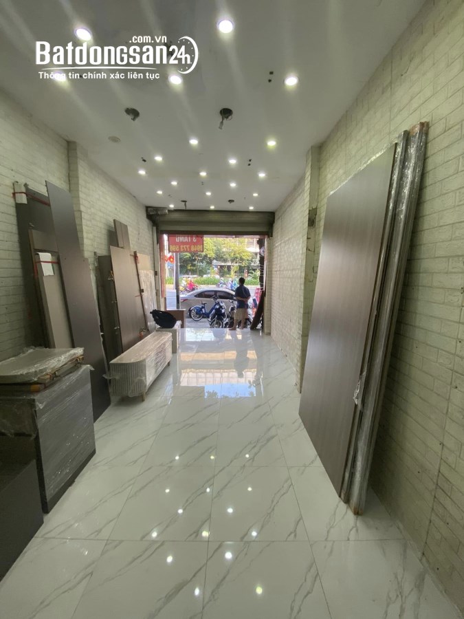 Cho thuê nhà MP Nguyễn Trãi - Thanh Xuân 50M X 3T giá 26tr, vỉa hè, KD, ô tô dừng đỗ