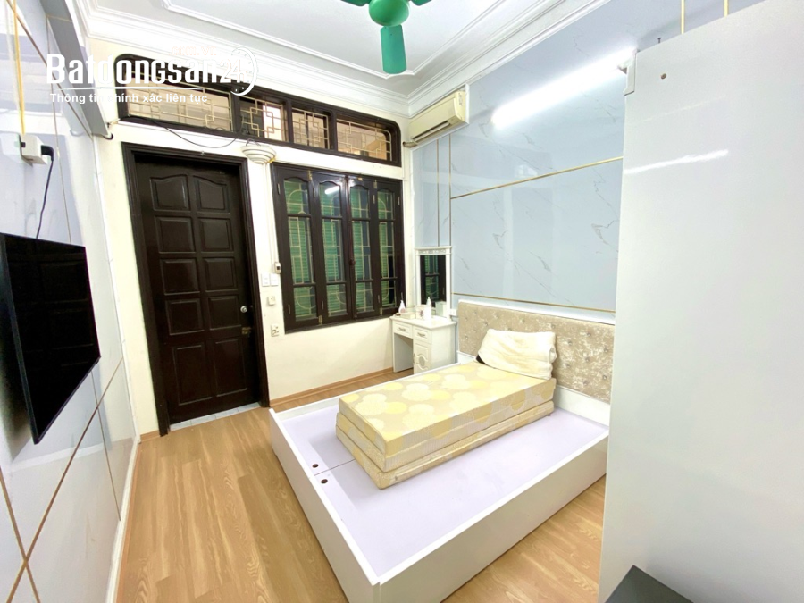 Bán nhà Hoàng Sâm,Cầu Giấy, Phân lô, Oto đỗ cửa, An sinh tốt, Ngõ thông, Nhà đẹp, 40m