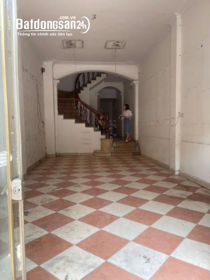 Cho thuê nhà mặt phố Nguyễn Xiển - Thanh Xuân 65mx 5T - 6P giá 29tr, vỉa hè, KD
