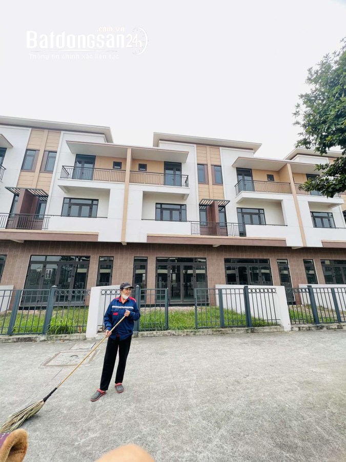 Bán gấp Shophouse 120m2 trục 26m Centa City Vsip giá tốt nhất thị trường