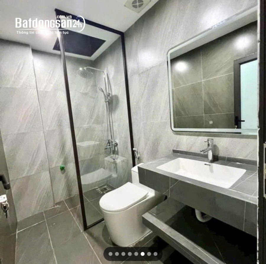 BÁN NHÀ 4,5 TẦNG 37M2 GIÁ 2,65 TỶ, 3 LỐI THÔNG QL6A, CẠNH TRƯỜNG TH BIÊN GIANG