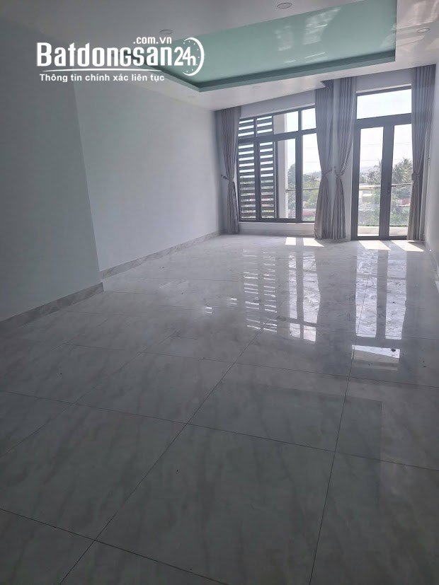 nhà 2mặt tiền Phạm Văn Đồng,Hiệp Bình Chánh,HĐT 40tr/th, 135m2(5.2mx25),4tầng,19.5tỷ 
