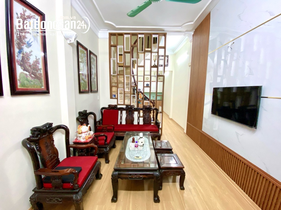 Bán nhà Nguyễn Văn Huyên,Cầu Giấy, Phân lô, Oto đỗ cửa, Ngõ thông, Nhà đẹp ở luôn,40m