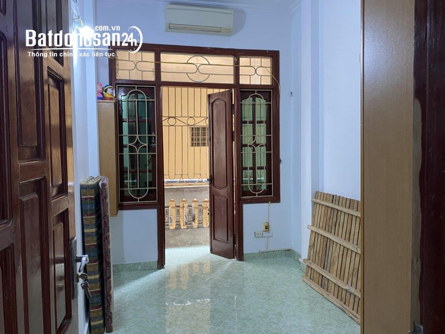 Cho thuê nhà  Nguyễn Lương Bằng Đống Đa 30m x 4T - 4 ngủ giá 15tr, cách phố 15m