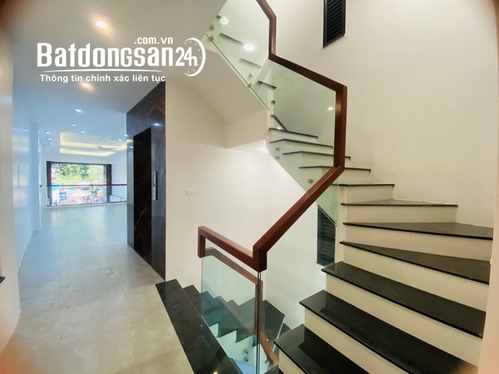 nhà mặt phố Thanh Nhàn, 1 mặt ngõ, 115m x 8 tầng, thang máy, vỉa hè