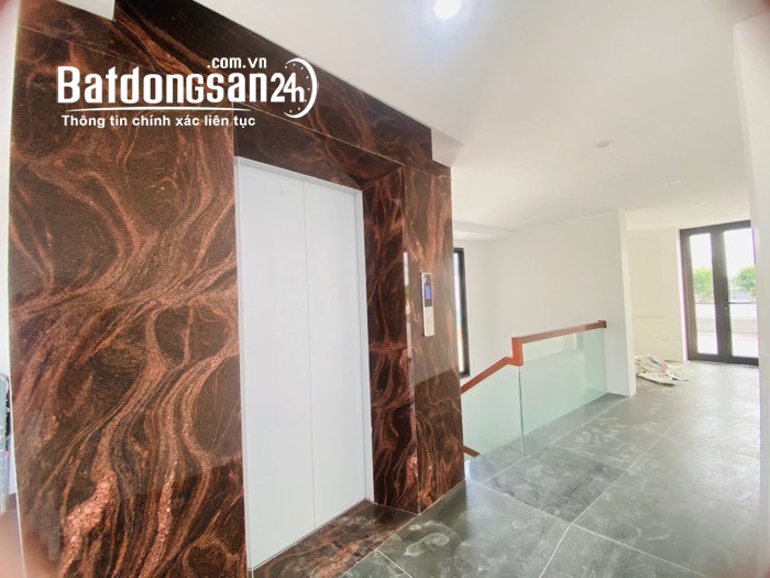 nhà mặt phố Thanh Nhàn, 1 mặt ngõ, 115m x 8 tầng, thang máy, vỉa hè