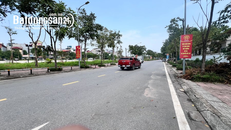 biệt thự sân vườn mặt phố Long Biên, 324m x 3 tầng, mặt tiền 10m