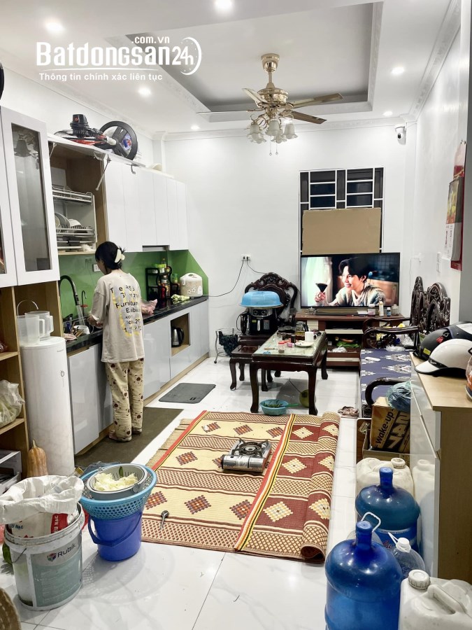 Phố Kim Hoa, 10m ra mặt phố, 5.7Tỷ, 33m2, vuông vắn, 2 thoáng, mới đẹp ở ngay.