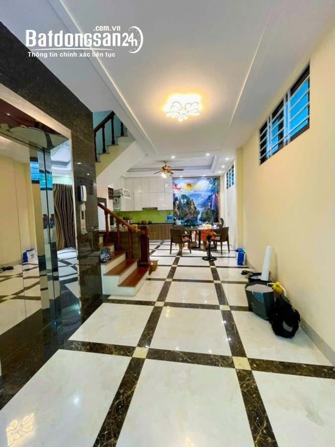 Bán Gấp Nhà Ngõ 162 Nguyễn Văn Cừ, Bồ Đề, 70m2, Lô Góc, Gara Ô Tô, Thang Máy, Full đồ