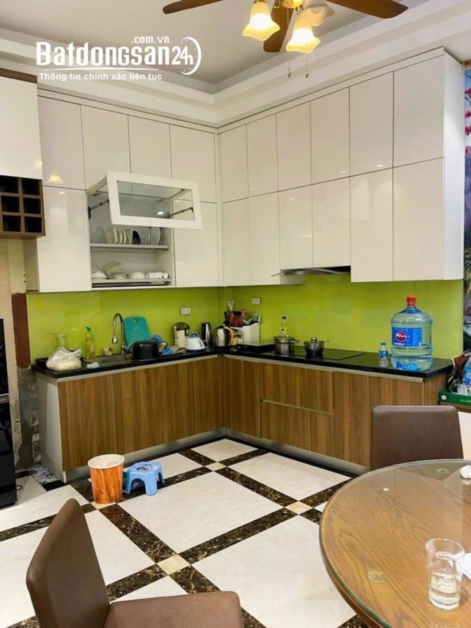 Bán Gấp Nhà Ngõ 162 Nguyễn Văn Cừ, Bồ Đề, 70m2, Lô Góc, Gara Ô Tô, Thang Máy, Full đồ