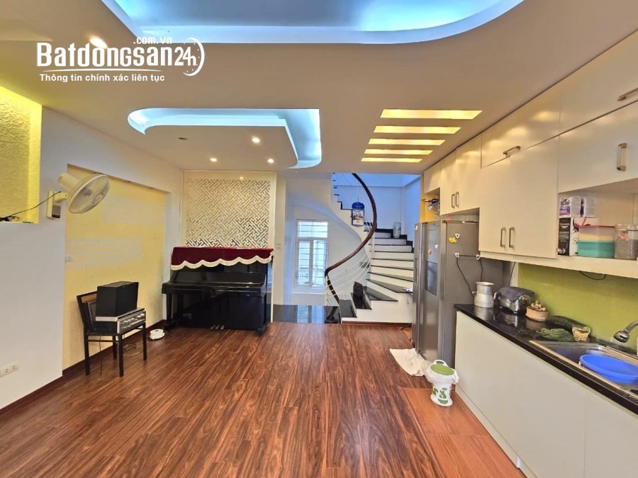 Ô Tô vào nhà Phố Kim Ngưu, 40m2, 6.18Tỷ, mặt tiền 6m, phân lô, ngõ thẳng tắp.