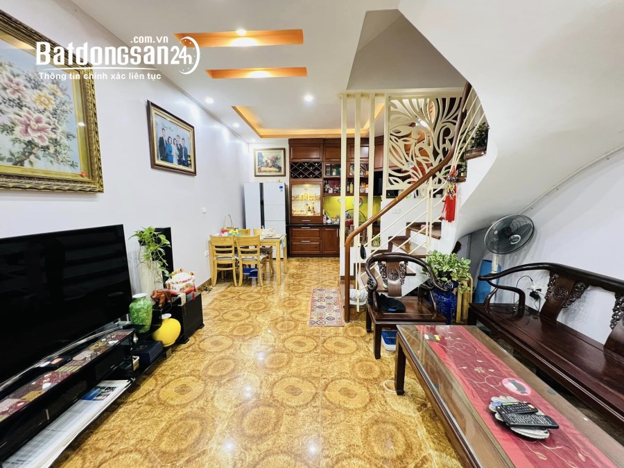 Bán nhà ô tô đỗ cửa phố Tam Khương, cách mặt phố 10m, 42m2, 4 tầng, dân xây, 7.18Tỷ.