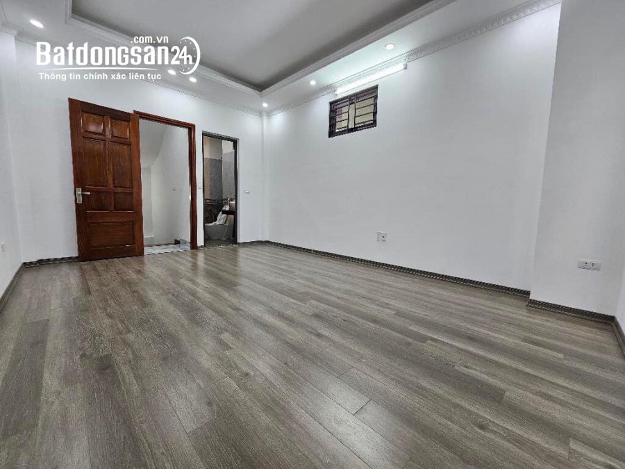 Bán lô xây mới tinh phố Đại La, 33m2, 5.48Tỷ, ngõ rộng, gần phố, mua về lời ngay.