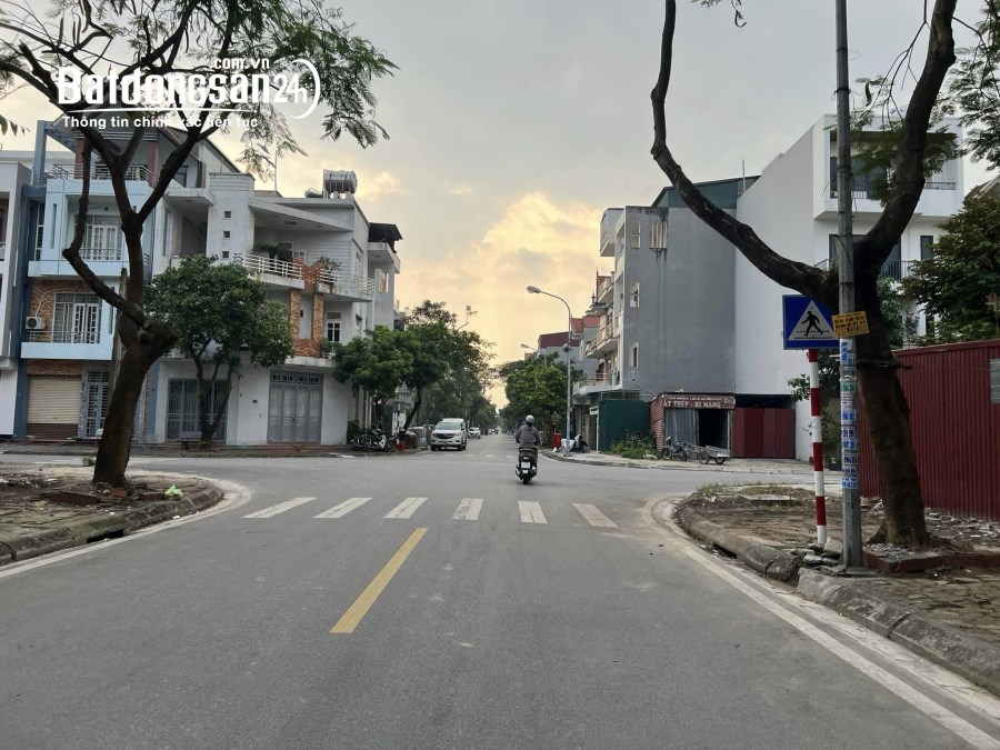 Bán đất mặt đường Trần Văn Giáp, KĐT Vạn Phúc, TP HD, 80m2, mt 4m, đường 13.5m, giá o