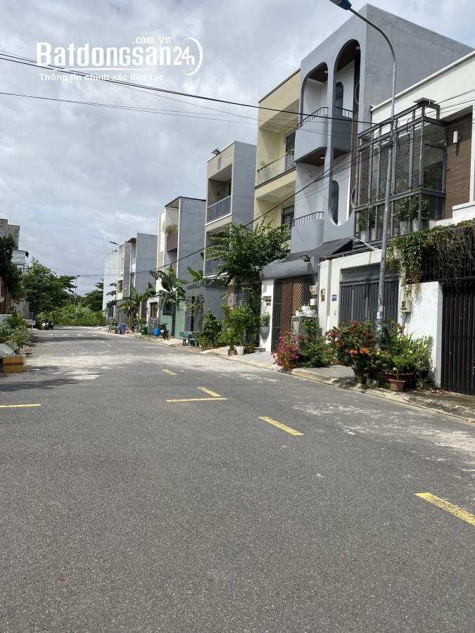 NHÀ MỚI ĐẸP GẦN VÒNG XOAY LIÊN PHƯỜNG,PHÚ HỮU, Q9, 70M2, 3 TẦNG BTCT CHẮC CHẮN ,HXH 