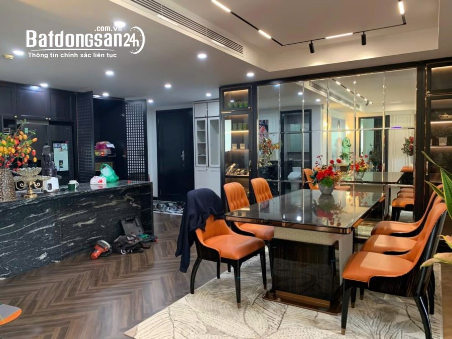 Cần Bán Căn Hộ 147m2 3PN full nội thất Tòa E1 Ciputra. 11.8 tỷ